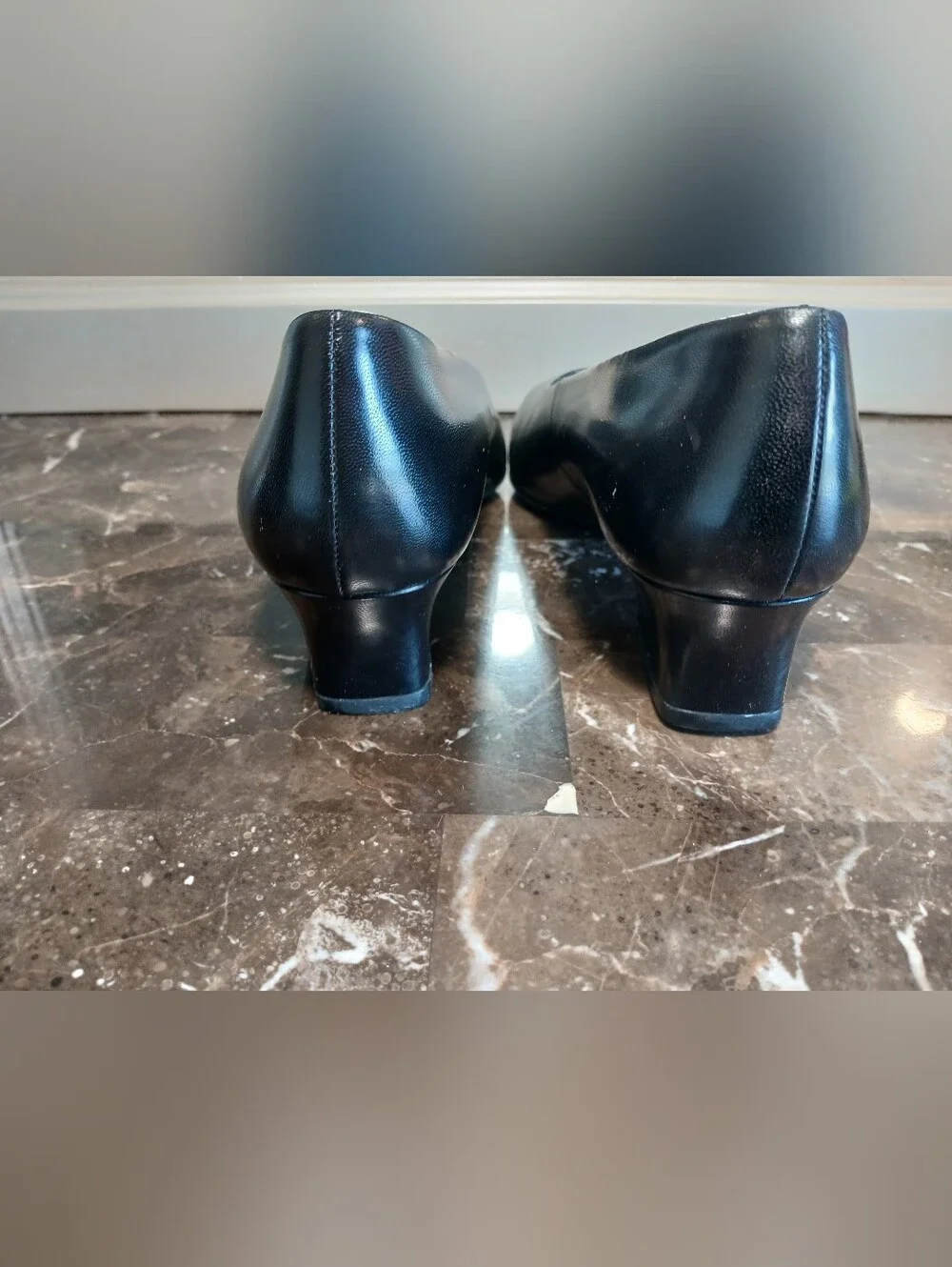 Hush Puppies Black Leather Slip-On 1.5